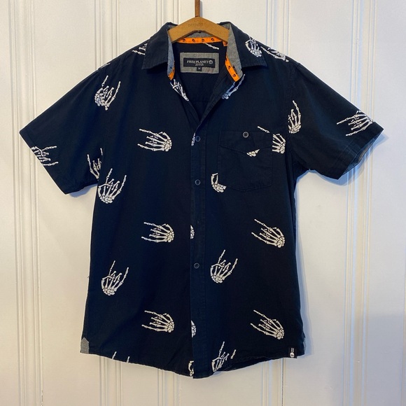 Free Planet Other - Men’s medium cotton black/white skeleton rock handprint button down short sleeve